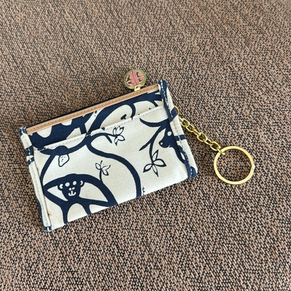 Lilly Pulitzer card wallet with key holder and LP emblem in mint condition. - Picture 3 of 9